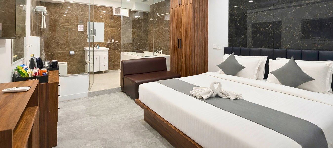 Comfortable Accommodation: Well-appointed rooms for a relaxed and convenient stay.