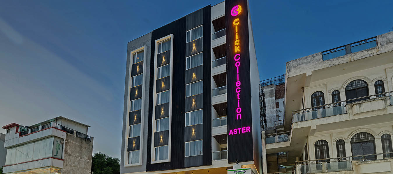 Prime Location: Perfectly located near Raja Park’s vibrant shopping hub, with easy access to the airport and railway station.