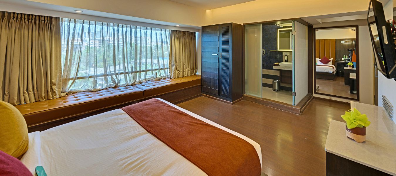 Comfortable Accommodation: Well-appointed rooms for a relaxed and convenient stay.
