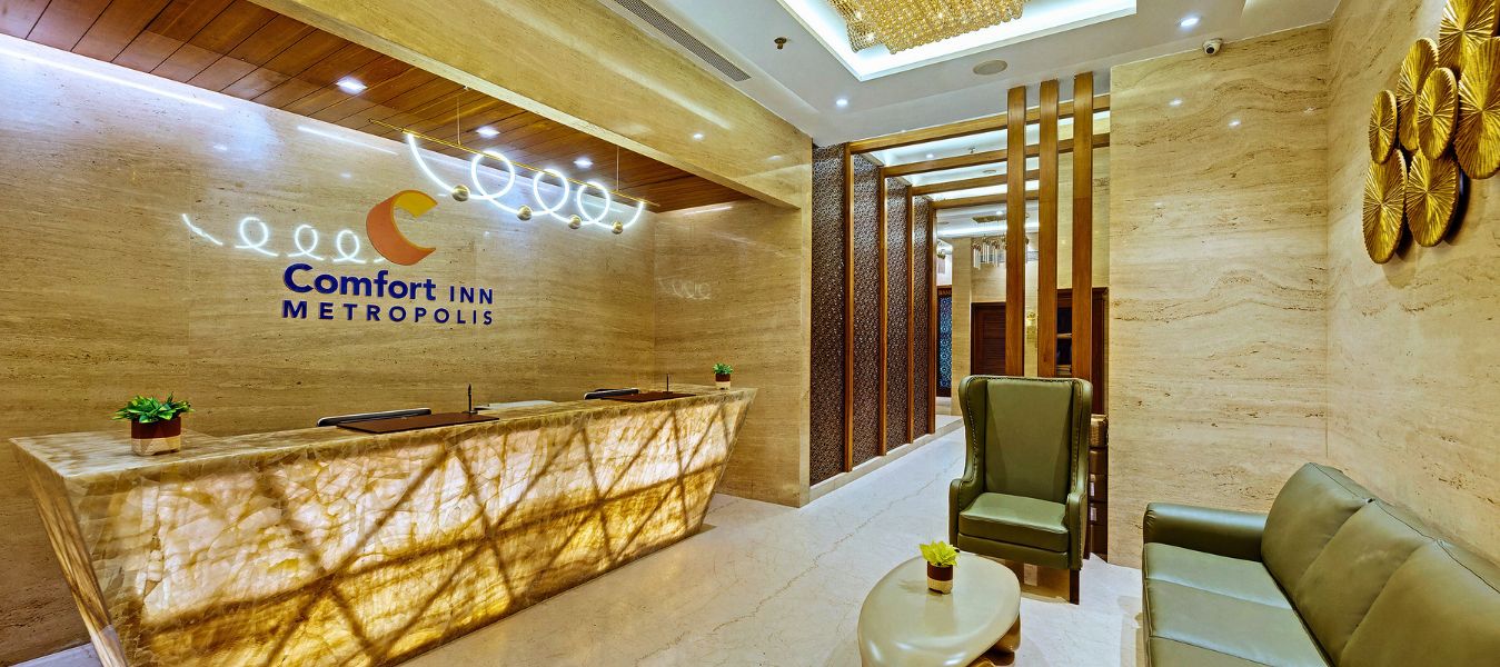 Warm Hospitality: Thoughtful service for a pleasant and seamless experience.
