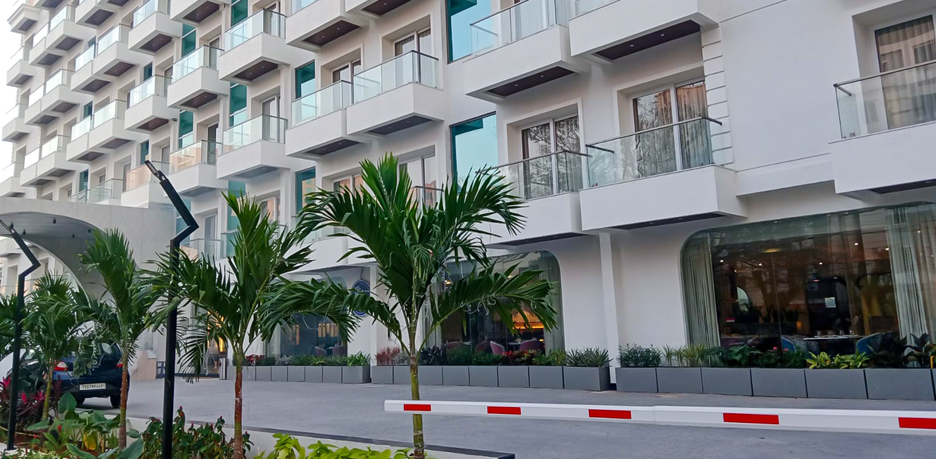 Prime Location: Situated in Hyderabad’s IT hub, within a vibrant and upscale cosmopolitan area.