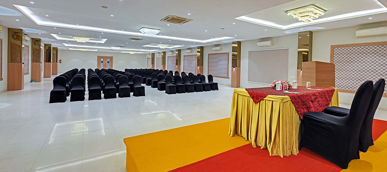 Versatile Event Spaces: Features splendid banquet halls perfect for weddings, parties, and business meetings.
