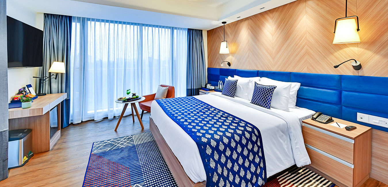 Luxurious Rooms: Elegant and comfortable accommodations.