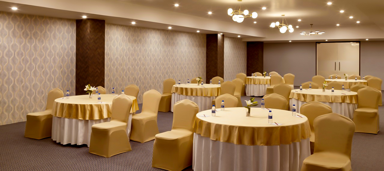 Elegant Rooms: Stylishly designed to reflect Jaipur's royal heritage.