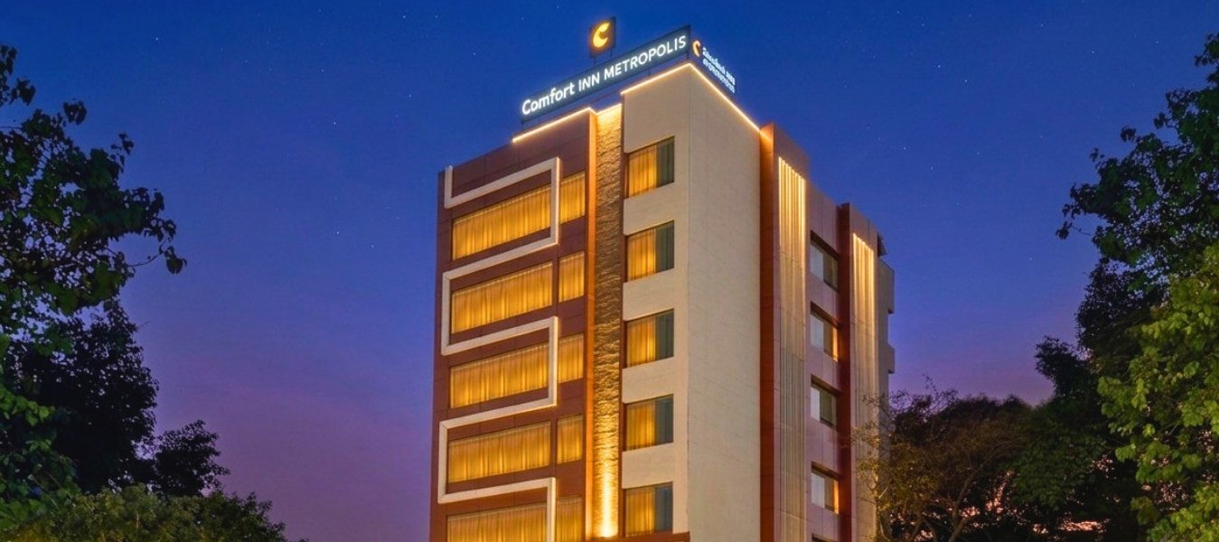 Prime Location: Located in Andheri East, just minutes from Mumbai Airport with easy access to major city areas.
