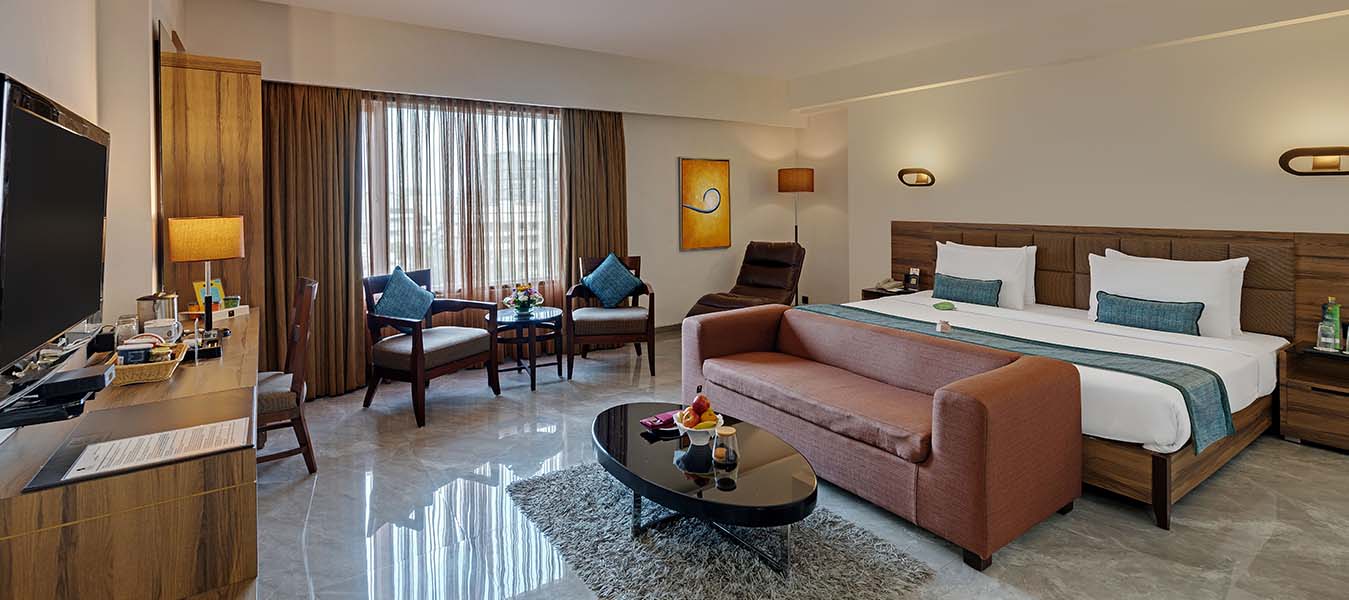 Modern Elegance: Sophisticated decor and top-notch amenities.