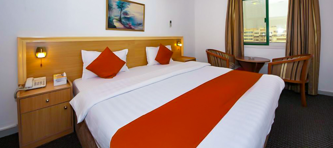 Luxurious Rooms: Elegant and comfortable accommodations.