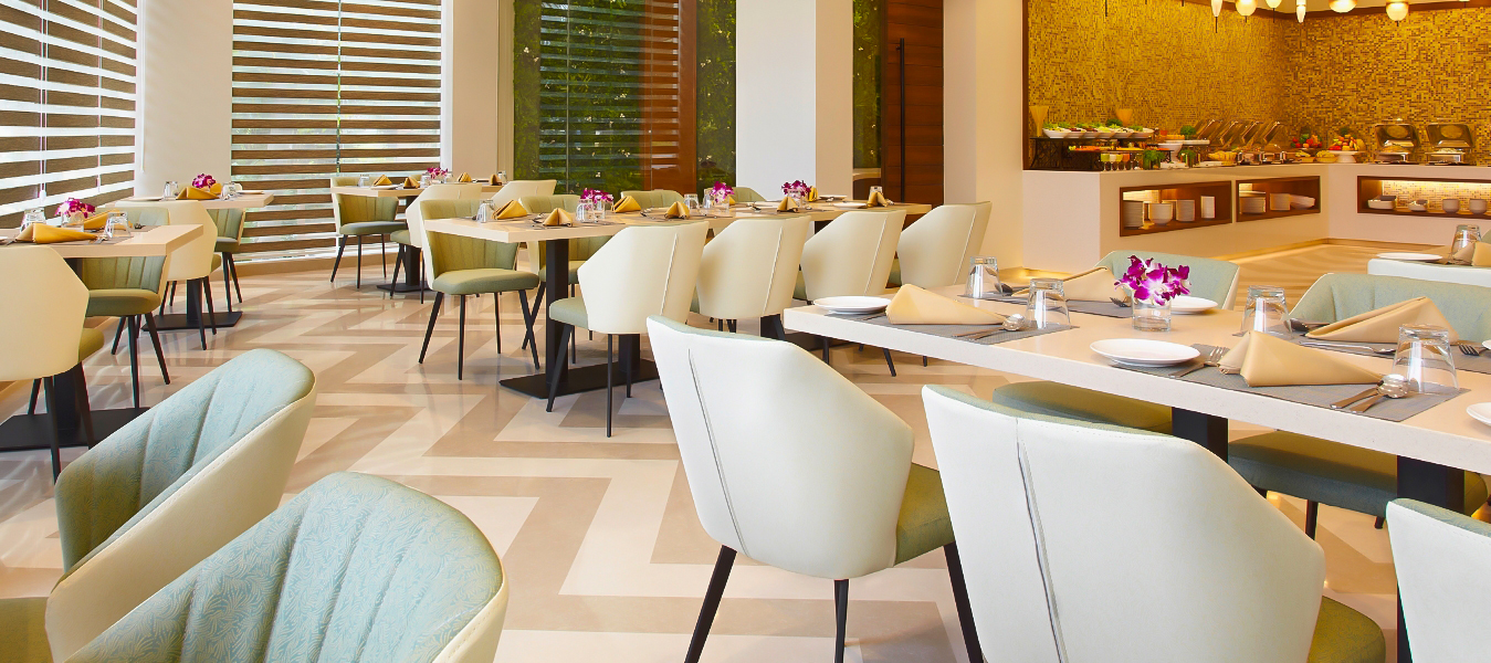 Affordable Luxury: Offers a blend of comfort and affordability with modern amenities