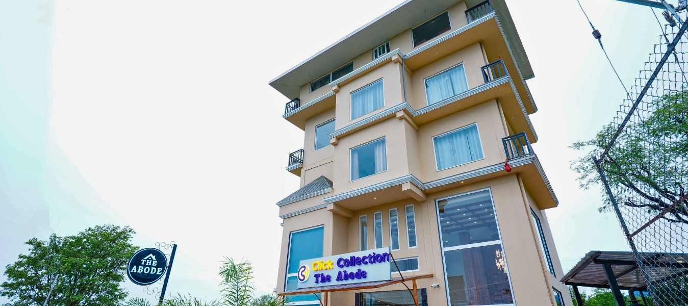 Close to local landmarks and hubs.