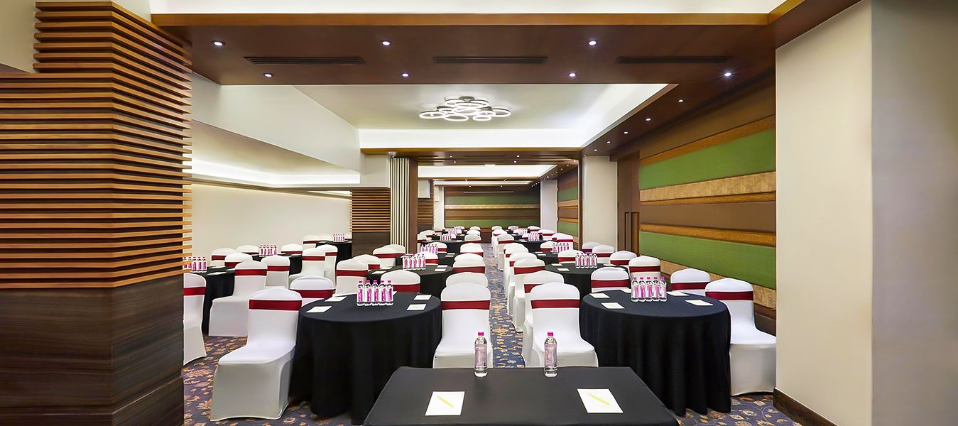 Versatile Event Spaces: Eight banquet halls accommodating up to 350 guests.