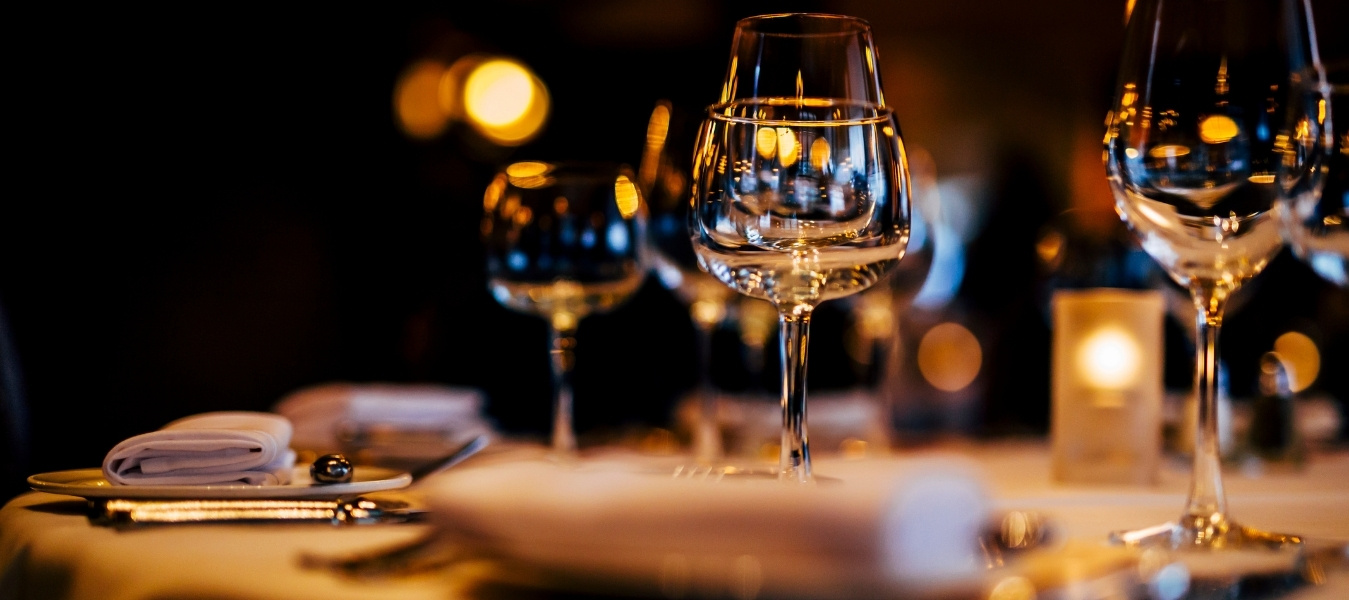 The Senate – Modern meeting venue for up to 70 guests.