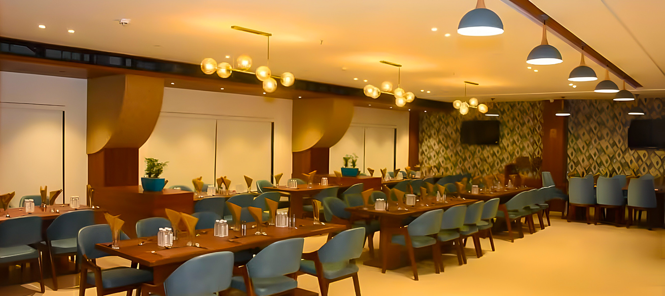 Dining Experience: Renowned multi-cuisine restaurant loved by locals and tourists.