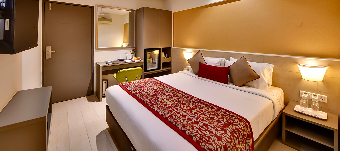 Prime Location: Only 15 minutes from Vadodara Airport and a 5-minute walk from Vadodara Junction.