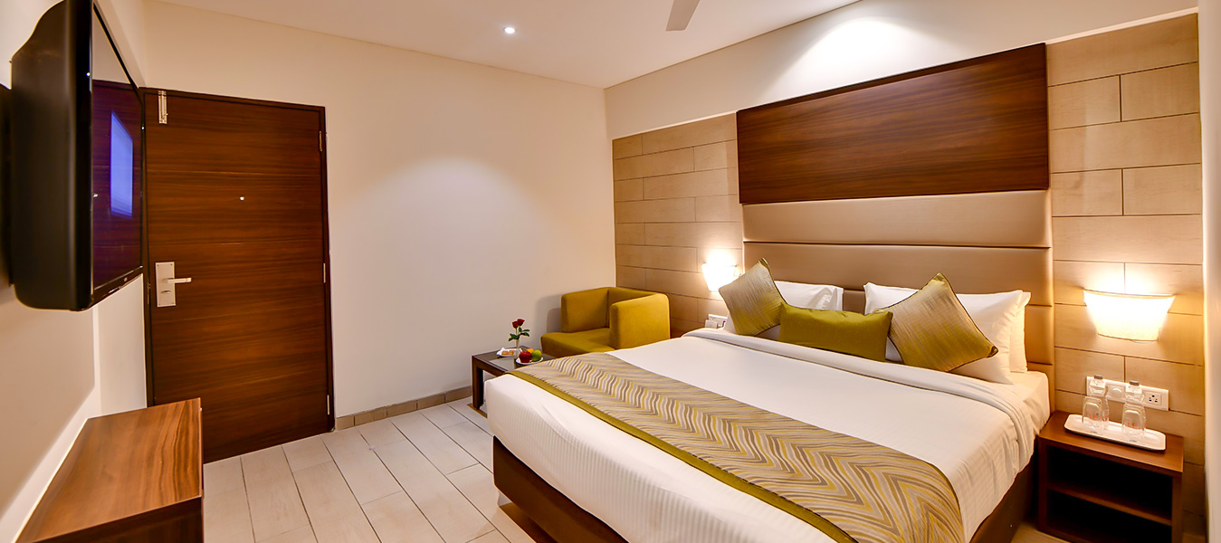 Cultural Proximity: Close to iconic attractions like Laxmi Vilas Palace and Sayaji Baug Zoo.