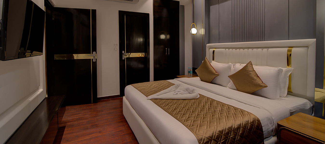 Diverse Accommodations: 37 rooms ranging from budget to luxury stays.