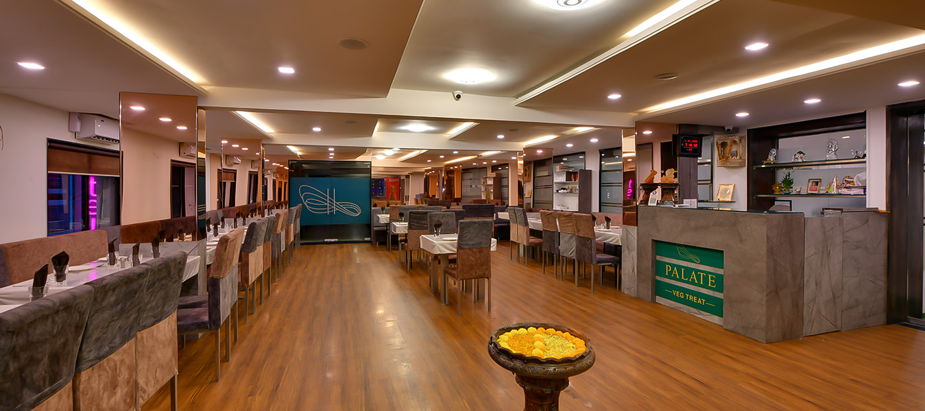 24-hrs in-room dining
