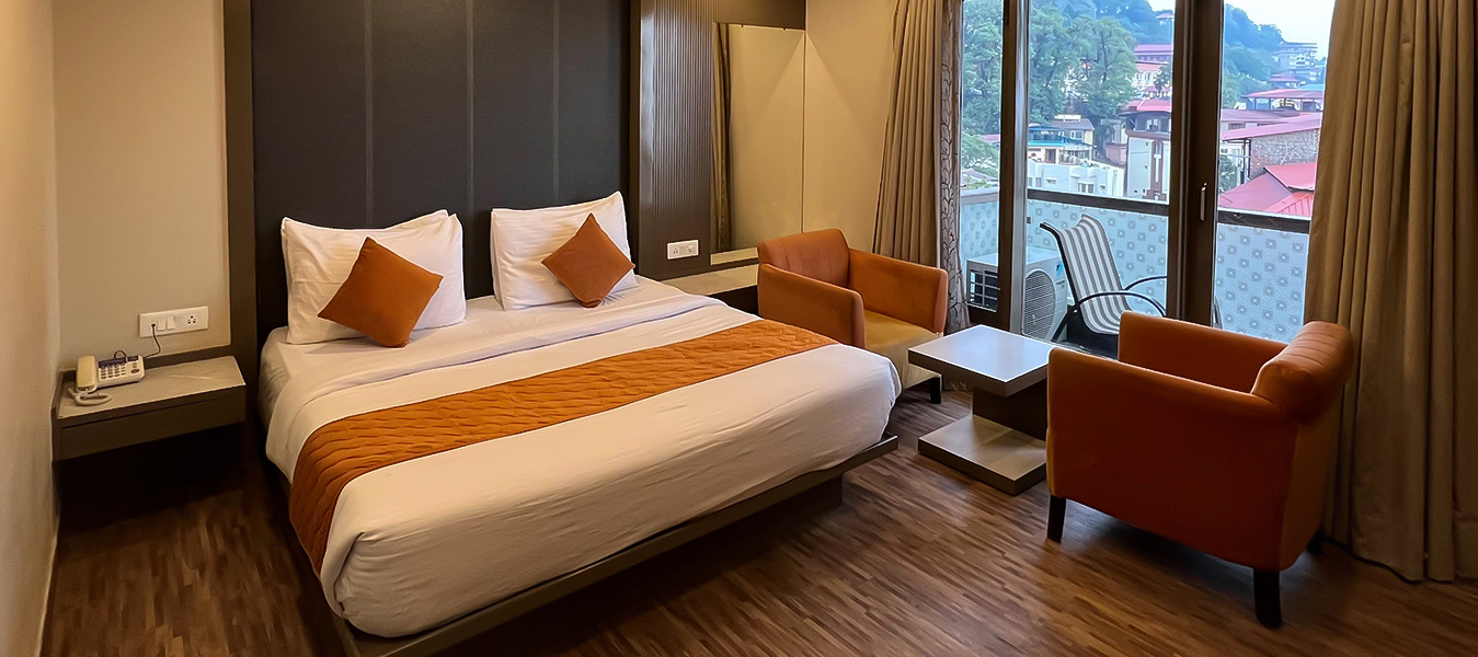 Comfortable Accommodations: Offers 27 well-appointed rooms and four unique Bamboo Cottages.