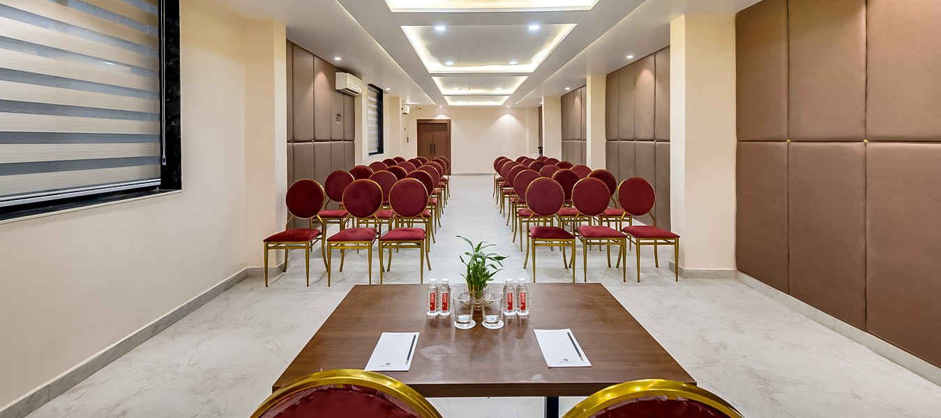 Warm Hospitality: Thoughtful service for a pleasant and seamless experience.