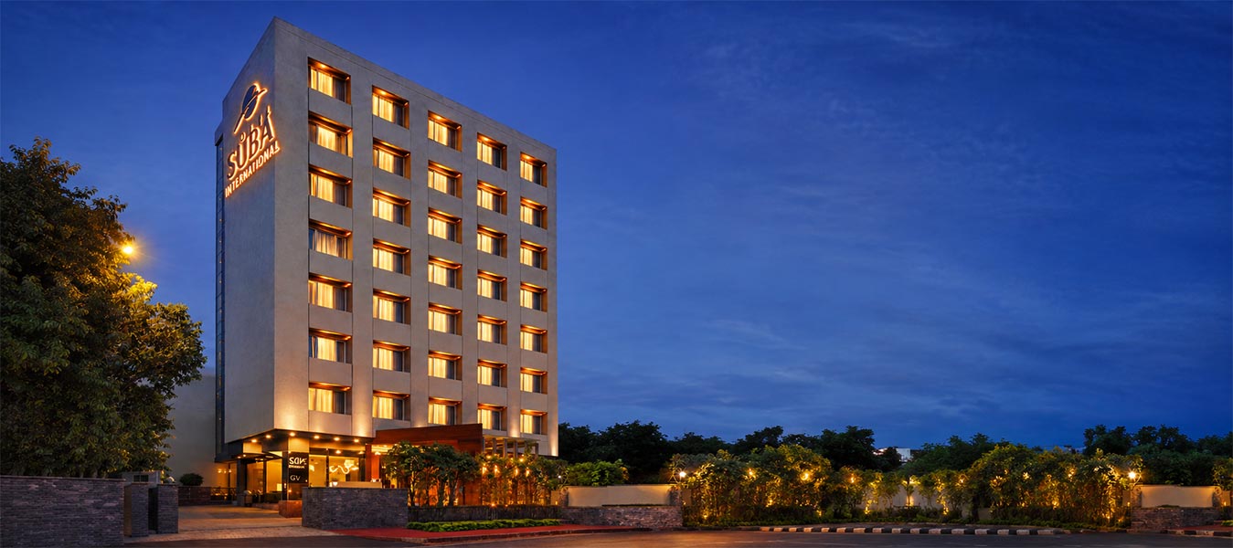 The Evolution of the Modern Hotel: Combining modern technology with comfort for a seamless and personalized stay experience.
