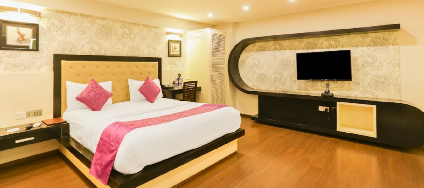Comfortable Accommodation: Well-appointed rooms for a relaxed and convenient stay.