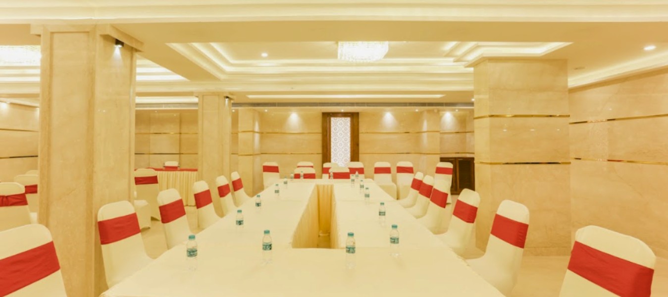 Warm Hospitality: Thoughtful service for a pleasant and seamless experience.