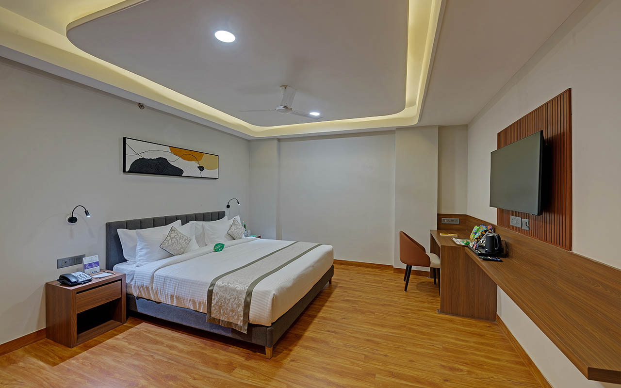 Suite with Bathtub