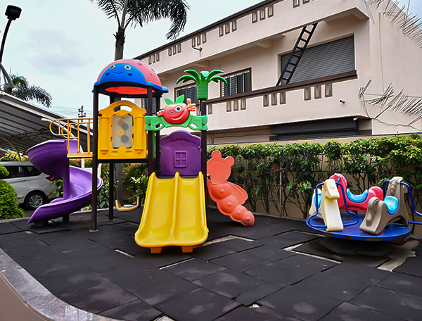 Kids' Outdoor Play Equipment